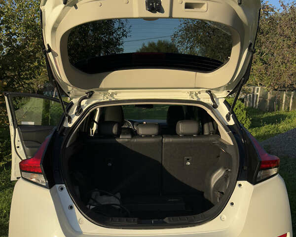 Белый Ниссан Лиф, объемом двигателя 0 л и пробегом 168 тыс. км за 12900 $, фото 15 на Automoto.ua