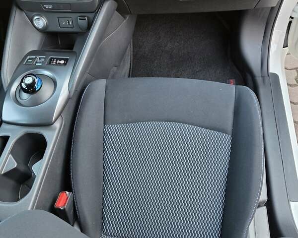 Білий Ніссан Ліф, об'ємом двигуна 0 л та пробігом 15 тис. км за 13400 $, фото 22 на Automoto.ua