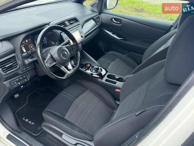 Білий Ніссан Ліф, об'ємом двигуна 0 л та пробігом 90 тис. км за 11700 $, фото 9 на Automoto.ua