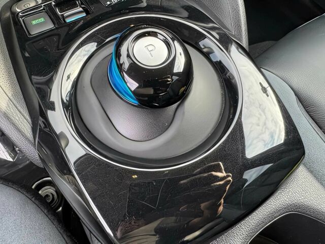 Белый Ниссан Лиф, объемом двигателя 0 л и пробегом 49 тыс. км за 9500 $, фото 11 на Automoto.ua