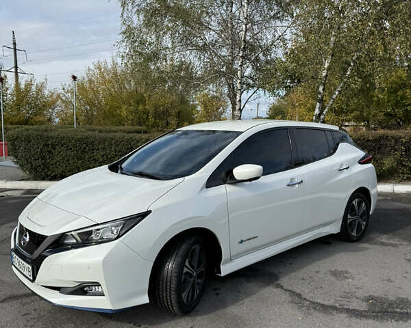 Белый Ниссан Лиф, объемом двигателя 0 л и пробегом 149 тыс. км за 15500 $, фото 1 на Automoto.ua