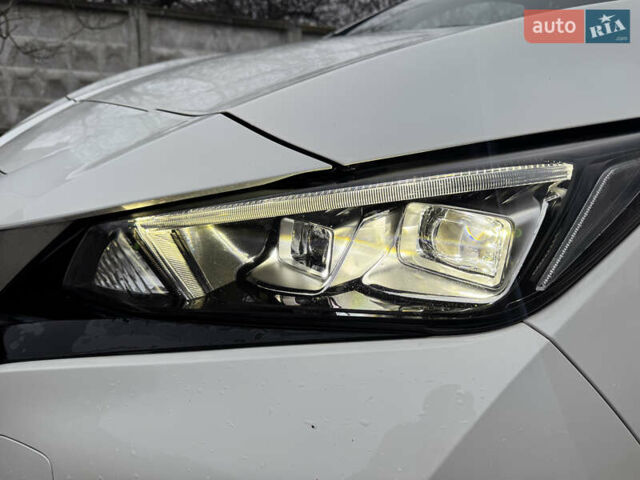 Белый Ниссан Лиф, объемом двигателя 0 л и пробегом 65 тыс. км за 13200 $, фото 10 на Automoto.ua