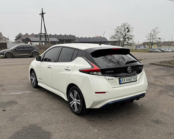 Белый Ниссан Лиф, объемом двигателя 0 л и пробегом 58 тыс. км за 13500 $, фото 5 на Automoto.ua