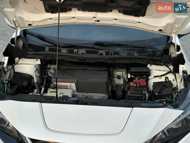 Белый Ниссан Лиф, объемом двигателя 0 л и пробегом 35 тыс. км за 12700 $, фото 19 на Automoto.ua