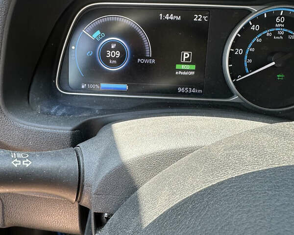 Белый Ниссан Лиф, объемом двигателя 0 л и пробегом 96 тыс. км за 14000 $, фото 10 на Automoto.ua