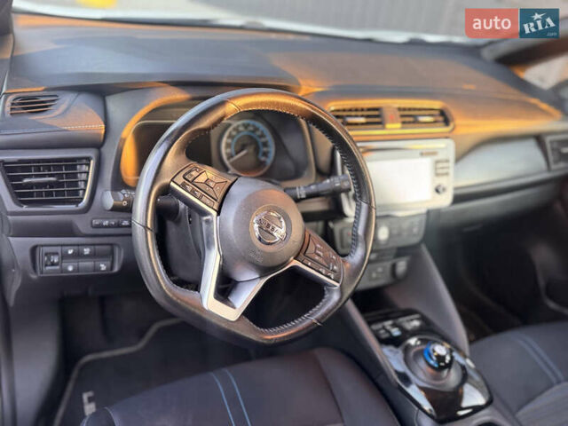 Белый Ниссан Лиф, объемом двигателя 0 л и пробегом 69 тыс. км за 13900 $, фото 10 на Automoto.ua