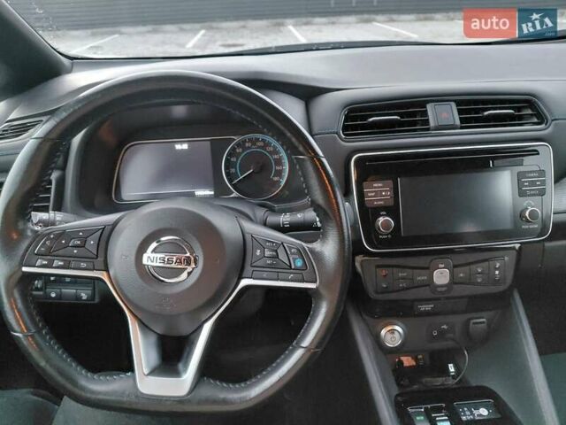 Белый Ниссан Лиф, объемом двигателя 0 л и пробегом 200 тыс. км за 10800 $, фото 5 на Automoto.ua