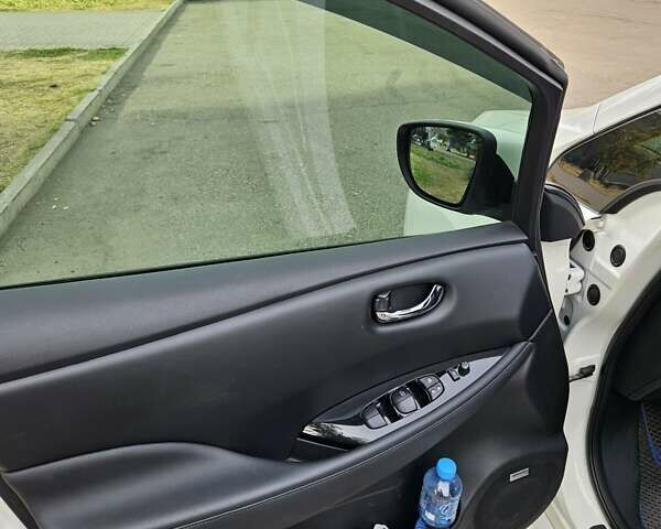 Белый Ниссан Лиф, объемом двигателя 0 л и пробегом 51 тыс. км за 14150 $, фото 8 на Automoto.ua