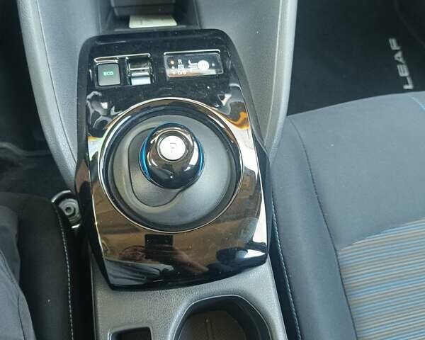 Білий Ніссан Ліф, об'ємом двигуна 0 л та пробігом 50 тис. км за 13500 $, фото 16 на Automoto.ua