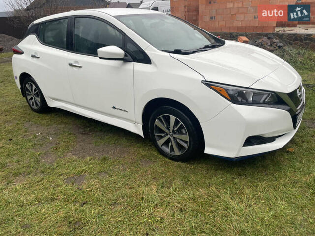 Белый Ниссан Лиф, объемом двигателя 0 л и пробегом 135 тыс. км за 12700 $, фото 2 на Automoto.ua