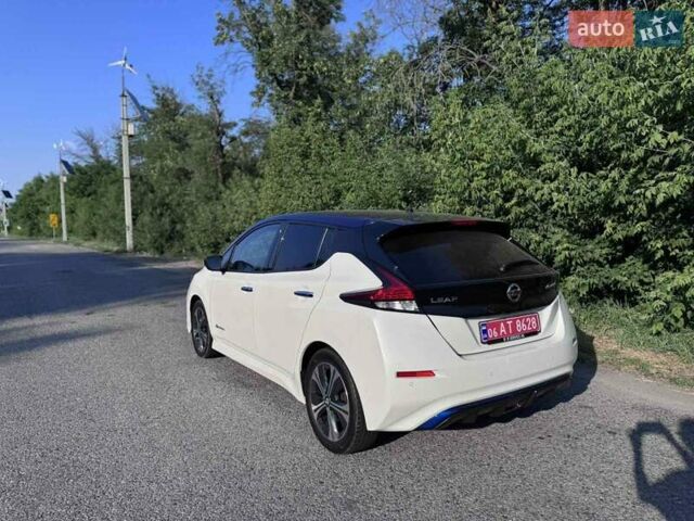 Білий Ніссан Ліф, об'ємом двигуна 0 л та пробігом 88 тис. км за 13800 $, фото 4 на Automoto.ua