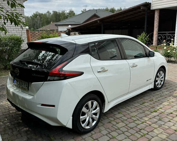 Белый Ниссан Лиф, объемом двигателя 0 л и пробегом 96 тыс. км за 14000 $, фото 4 на Automoto.ua