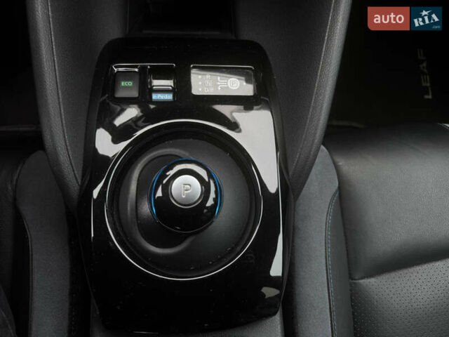 Белый Ниссан Лиф, объемом двигателя 0 л и пробегом 119 тыс. км за 14700 $, фото 19 на Automoto.ua