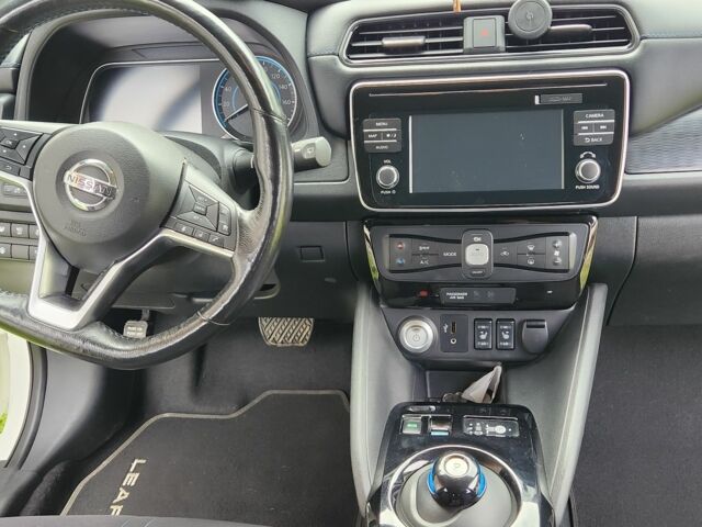 Белый Ниссан Лиф, объемом двигателя 0 л и пробегом 92 тыс. км за 12000 $, фото 4 на Automoto.ua