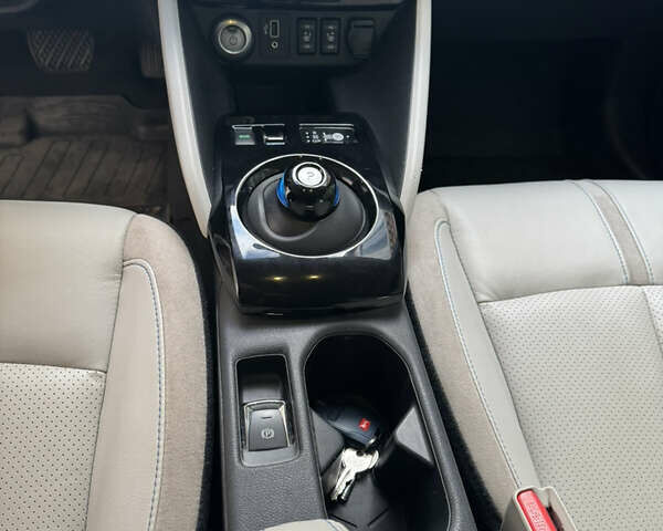 Белый Ниссан Лиф, объемом двигателя 0 л и пробегом 47 тыс. км за 17000 $, фото 11 на Automoto.ua