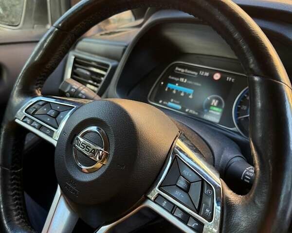 Білий Ніссан Ліф, об'ємом двигуна 0 л та пробігом 118 тис. км за 15000 $, фото 18 на Automoto.ua