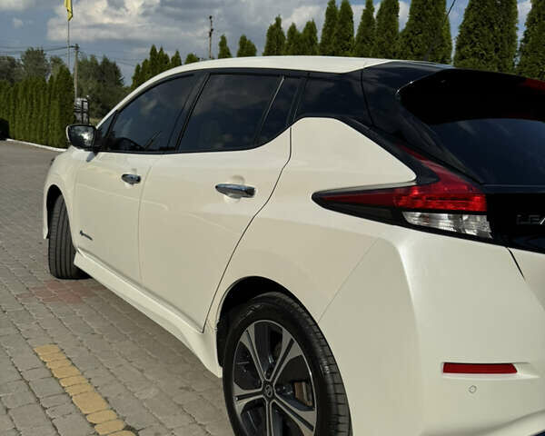 Білий Ніссан Ліф, об'ємом двигуна 0 л та пробігом 146 тис. км за 15700 $, фото 4 на Automoto.ua