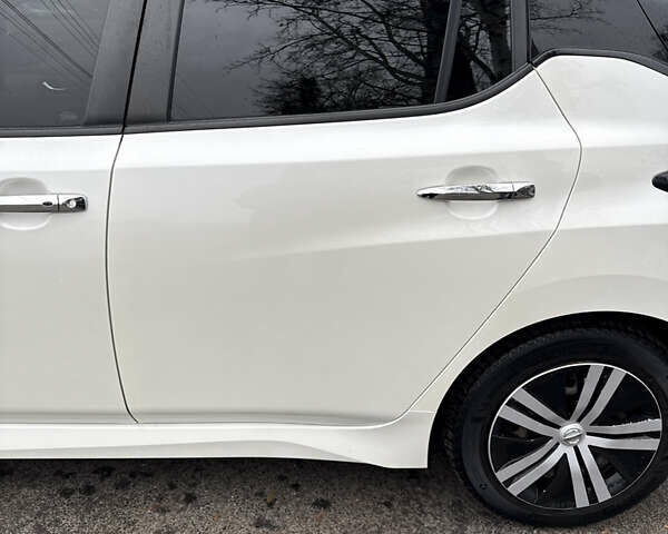 Белый Ниссан Лиф, объемом двигателя 0 л и пробегом 58 тыс. км за 13500 $, фото 16 на Automoto.ua