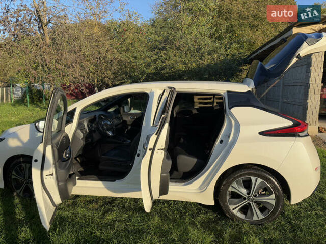 Белый Ниссан Лиф, объемом двигателя 0 л и пробегом 168 тыс. км за 12900 $, фото 14 на Automoto.ua