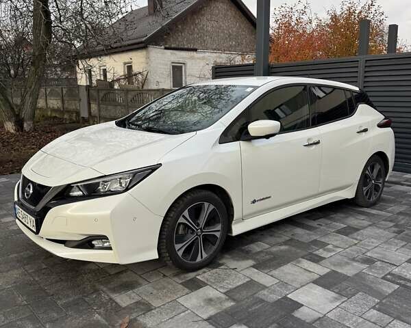 Белый Ниссан Лиф, объемом двигателя 0 л и пробегом 123 тыс. км за 15300 $, фото 4 на Automoto.ua