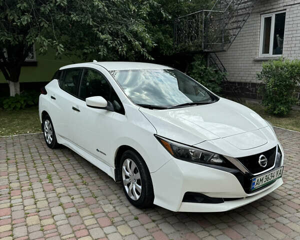 Белый Ниссан Лиф, объемом двигателя 0 л и пробегом 96 тыс. км за 14000 $, фото 6 на Automoto.ua