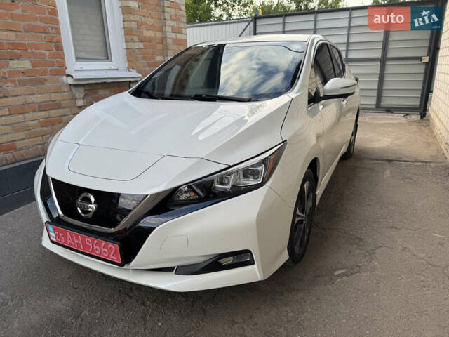 Белый Ниссан Лиф, объемом двигателя 0 л и пробегом 47 тыс. км за 17000 $, фото 1 на Automoto.ua