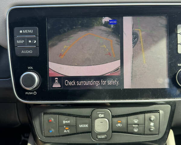 Белый Ниссан Лиф, объемом двигателя 0 л и пробегом 47 тыс. км за 17000 $, фото 17 на Automoto.ua