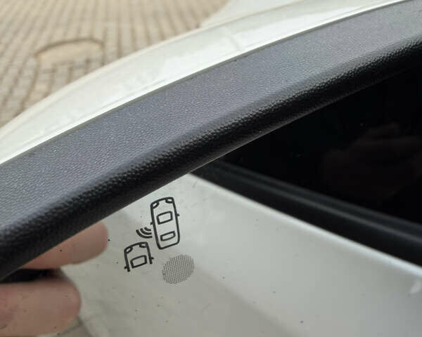 Білий Ніссан Ліф, об'ємом двигуна 0 л та пробігом 105 тис. км за 15100 $, фото 24 на Automoto.ua