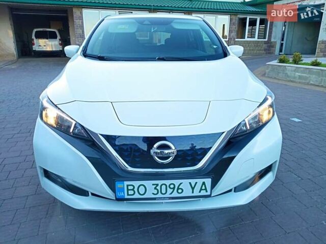 Белый Ниссан Лиф, объемом двигателя 0 л и пробегом 230 тыс. км за 11900 $, фото 2 на Automoto.ua