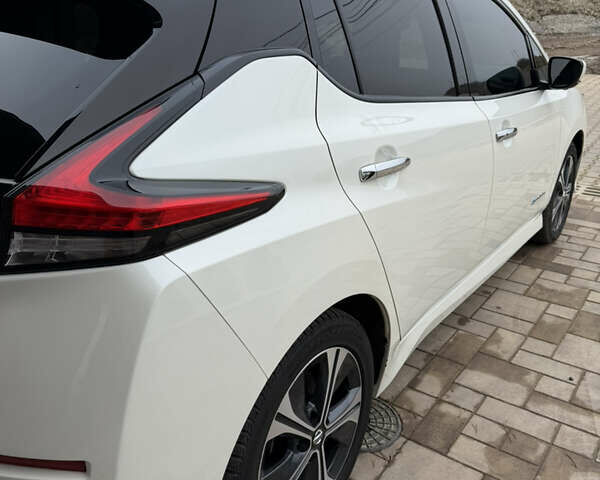 Білий Ніссан Ліф, об'ємом двигуна 0 л та пробігом 105 тис. км за 15100 $, фото 28 на Automoto.ua