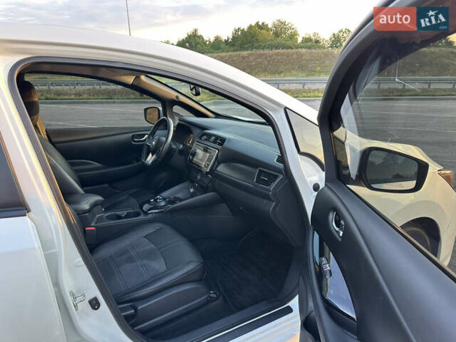 Белый Ниссан Лиф, объемом двигателя 0 л и пробегом 66 тыс. км за 13500 $, фото 27 на Automoto.ua