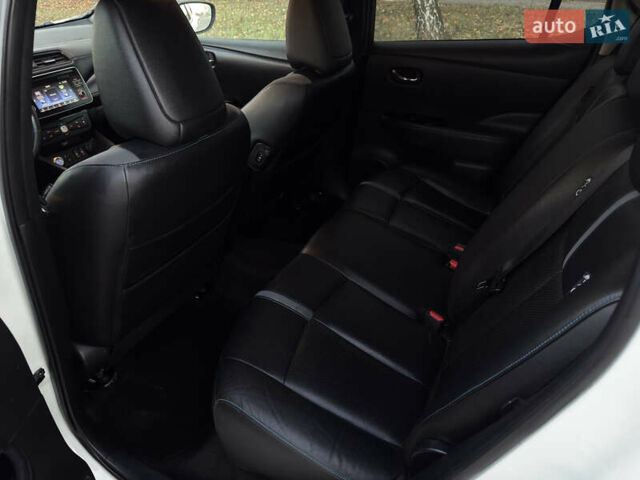 Белый Ниссан Лиф, объемом двигателя 0 л и пробегом 97 тыс. км за 12999 $, фото 19 на Automoto.ua