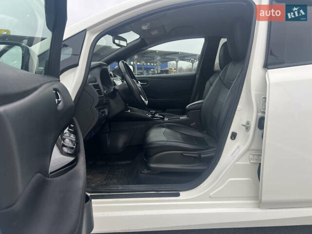 Білий Ніссан Ліф, об'ємом двигуна 0 л та пробігом 147 тис. км за 11500 $, фото 9 на Automoto.ua