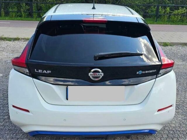 Белый Ниссан Лиф, объемом двигателя 0 л и пробегом 113 тыс. км за 7700 $, фото 1 на Automoto.ua