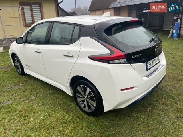 Белый Ниссан Лиф, объемом двигателя 0 л и пробегом 135 тыс. км за 12700 $, фото 5 на Automoto.ua