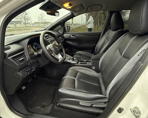 Белый Ниссан Лиф, объемом двигателя 0 л и пробегом 58 тыс. км за 13500 $, фото 23 на Automoto.ua