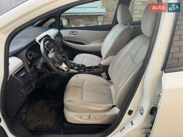 Белый Ниссан Лиф, объемом двигателя 0 л и пробегом 47 тыс. км за 17000 $, фото 9 на Automoto.ua