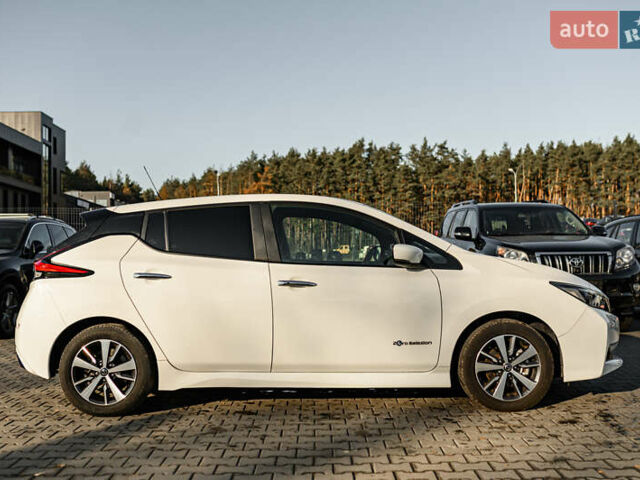 Белый Ниссан Лиф, объемом двигателя 0 л и пробегом 49 тыс. км за 13750 $, фото 14 на Automoto.ua