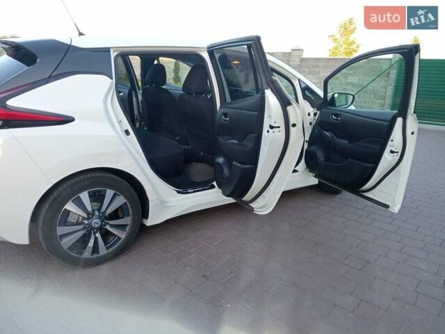 Белый Ниссан Лиф, объемом двигателя 0 л и пробегом 230 тыс. км за 11900 $, фото 8 на Automoto.ua