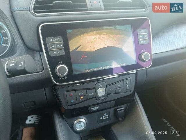 Білий Ніссан Ліф, об'ємом двигуна 0 л та пробігом 50 тис. км за 13500 $, фото 1 на Automoto.ua