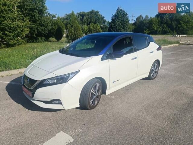 Білий Ніссан Ліф, об'ємом двигуна 0 л та пробігом 88 тис. км за 13800 $, фото 10 на Automoto.ua