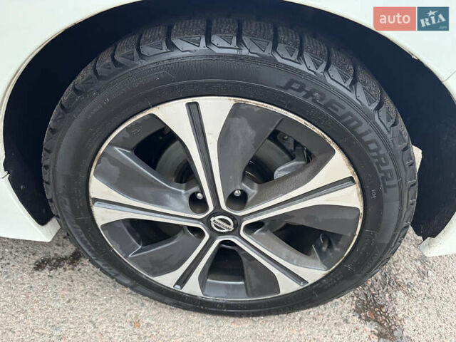 Белый Ниссан Лиф, объемом двигателя 0 л и пробегом 65 тыс. км за 13200 $, фото 7 на Automoto.ua