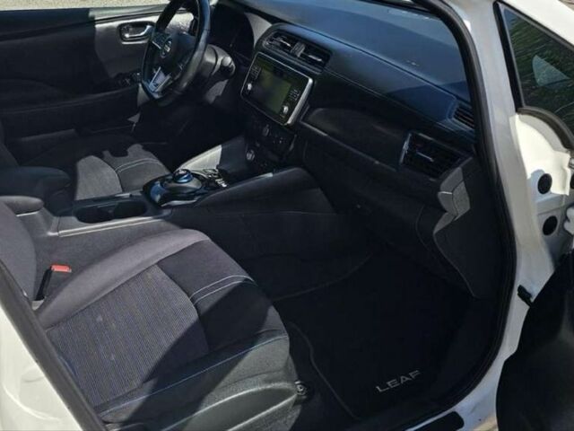 Белый Ниссан Лиф, объемом двигателя 0 л и пробегом 113 тыс. км за 7700 $, фото 8 на Automoto.ua