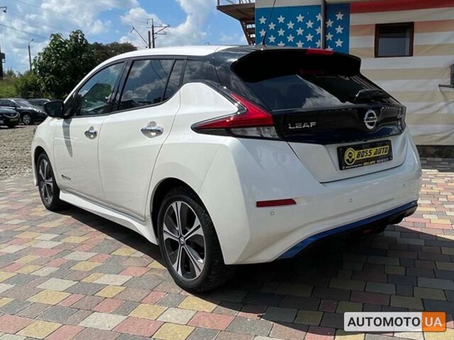 Белый Ниссан Лиф, объемом двигателя 40 л и пробегом 125 тыс. км за 12900 $, фото 4 на Automoto.ua