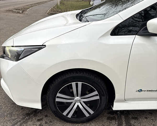 Белый Ниссан Лиф, объемом двигателя 0 л и пробегом 58 тыс. км за 13500 $, фото 18 на Automoto.ua