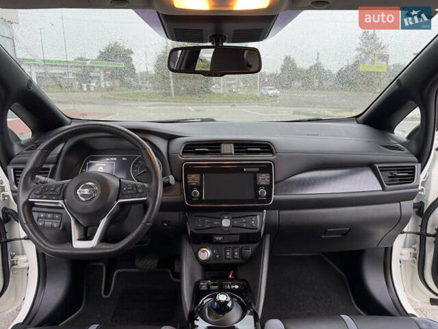 Белый Ниссан Лиф, объемом двигателя 0 л и пробегом 52 тыс. км за 13900 $, фото 31 на Automoto.ua