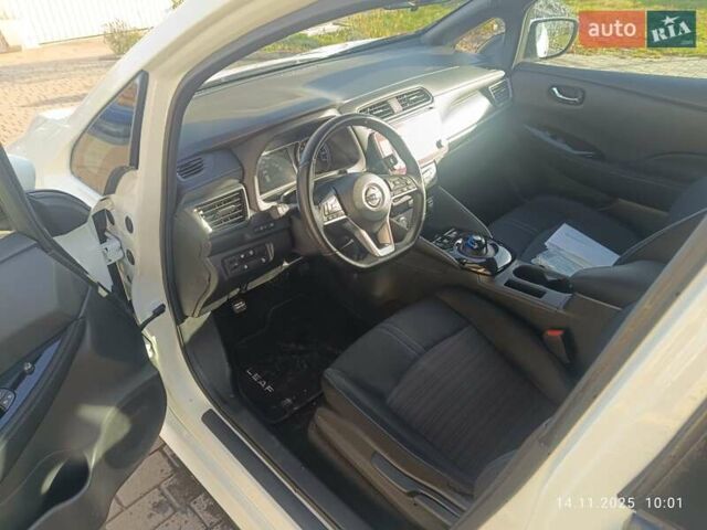 Білий Ніссан Ліф, об'ємом двигуна 0 л та пробігом 50 тис. км за 13500 $, фото 2 на Automoto.ua