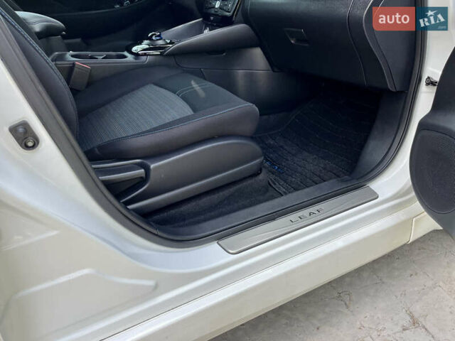 Білий Ніссан Ліф, об'ємом двигуна 0 л та пробігом 22 тис. км за 15000 $, фото 30 на Automoto.ua