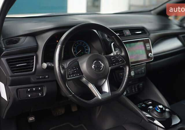 Белый Ниссан Лиф, объемом двигателя 0 л и пробегом 106 тыс. км за 16500 $, фото 18 на Automoto.ua