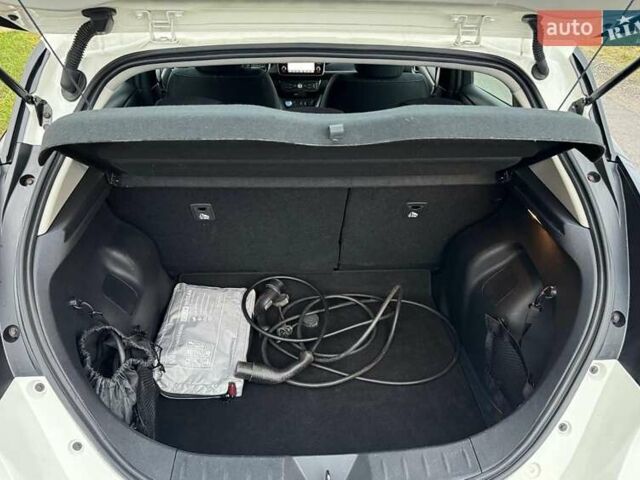 Білий Ніссан Ліф, об'ємом двигуна 0 л та пробігом 90 тис. км за 11700 $, фото 12 на Automoto.ua